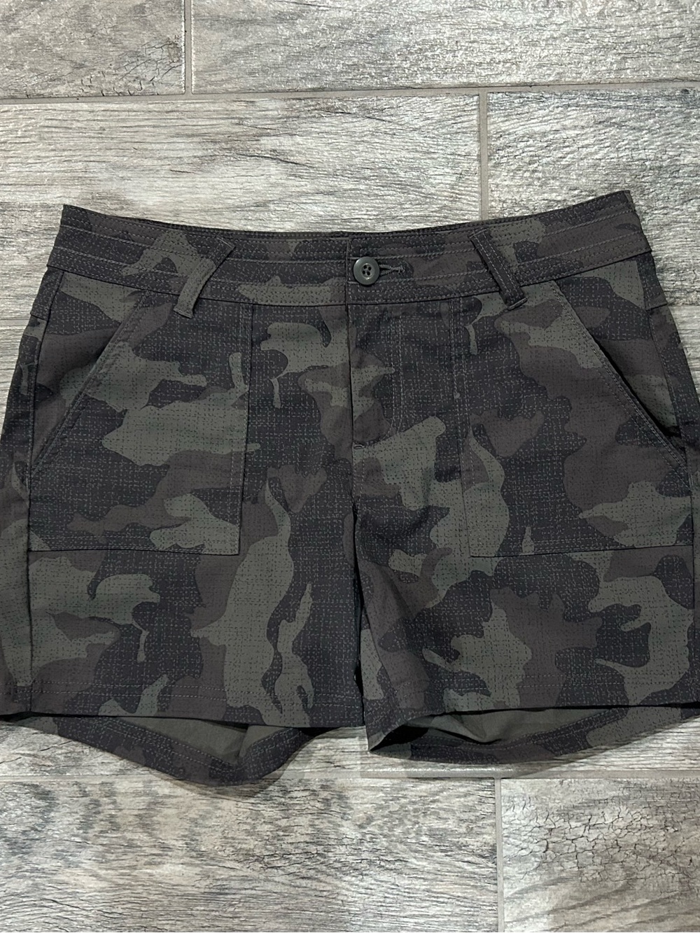 Prana Women’s Camo Utility Shorts - Black & Dark Green
